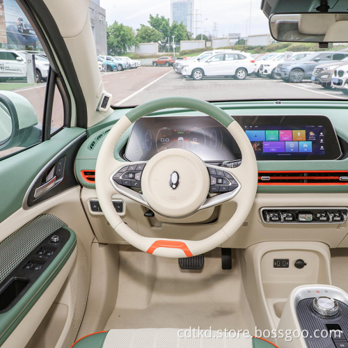 Cina cinese a 4 ruote Auto ad alta velocità Ora Good Cat SUV Car401km Versione Shuxiang Versione elettrica Auto a buon mercato Psolamento per deposito